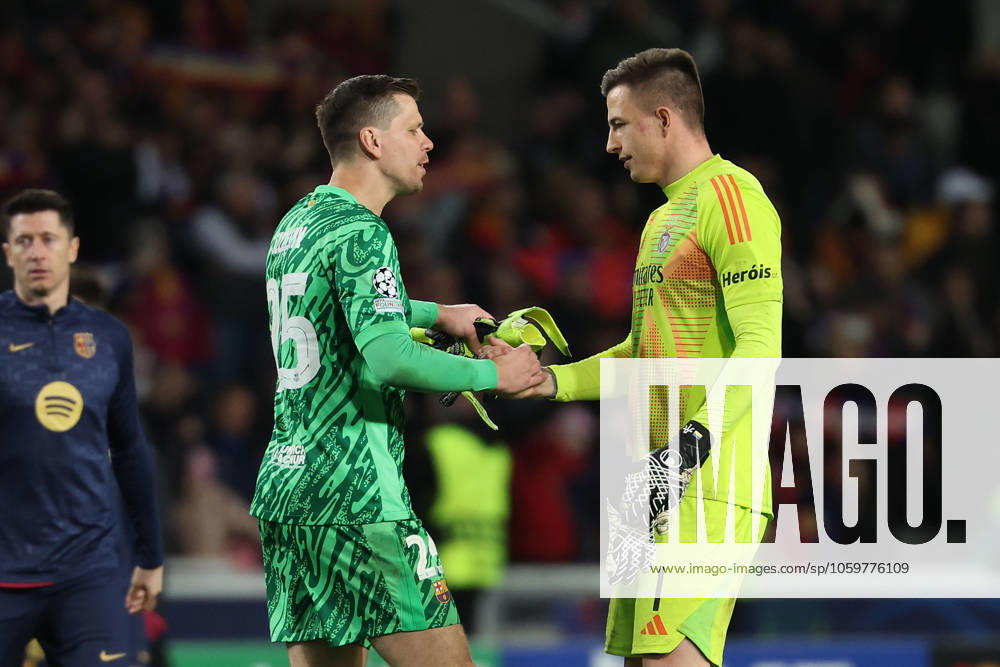 Barcelona 11. March 2025 Uefa Champions League phase 2024 25 Round of 16 FC Barcelona, Barca - S.L.Benfica v.l., Torwart Wojciech Szczesny (FC Barcelona) und Torwart Anatoliy Trubin (S.L.Benfica) klatschen sich ab