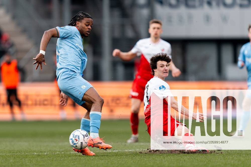UTRECHT, 15-03-2025, Stadion Galgenwaard , season 2024 2025 , Dutch Eredivisie Football between FC Utrecht and NEC Nijmegen , NEC Nijmegen player Sontje Hansen and FC Utrecht player Paxten Aaronson Utrecht - NEC x28327868x