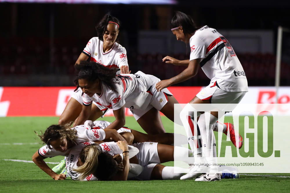 Sao Paulo and Corinthians in the Women s Super Cup final Sao Paulo players celebrate winning the Women s Super Cup after defeating Corinthians on penalties at Morumbis Stadium, in the south of Sao Paulo, this Saturday, 03 15 2025 SoO PAULO SoO PAULO Brazil