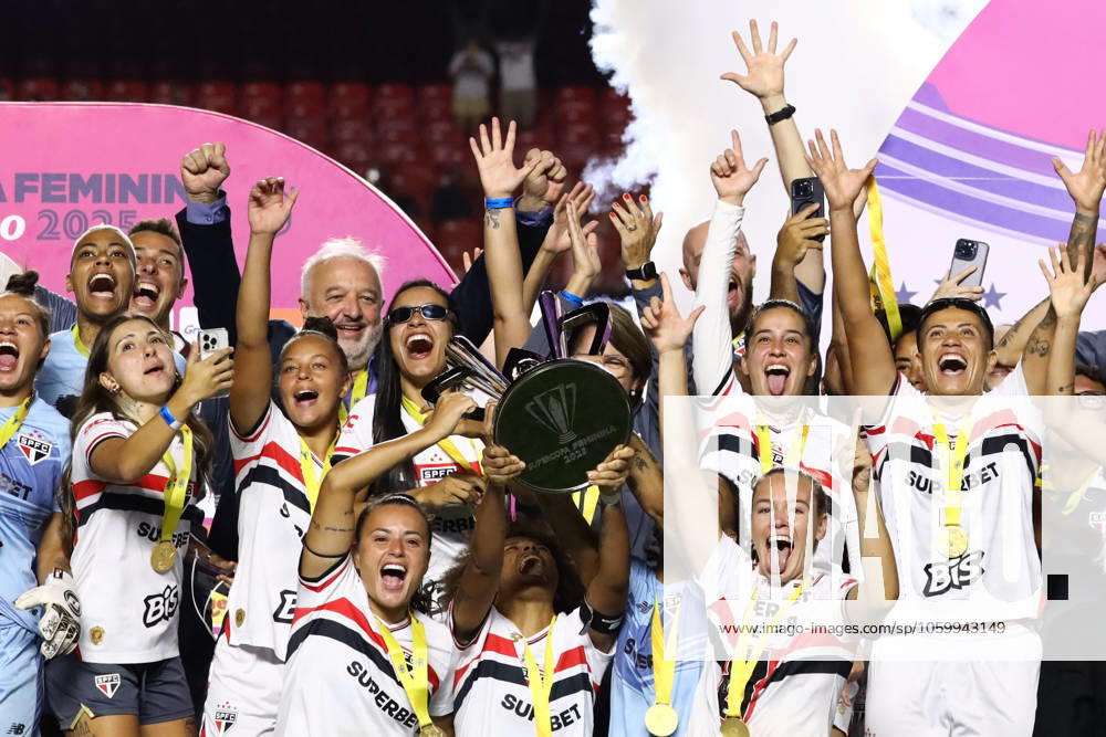 Sao Paulo and Corinthians in the Women s Super Cup final Sao Paulo players celebrate winning the Women s Super Cup after defeating Corinthians on penalties at Morumbis Stadium, in the south of Sao Paulo, this Saturday, 03 15 2025 SoO PAULO SoO PAULO Brazil