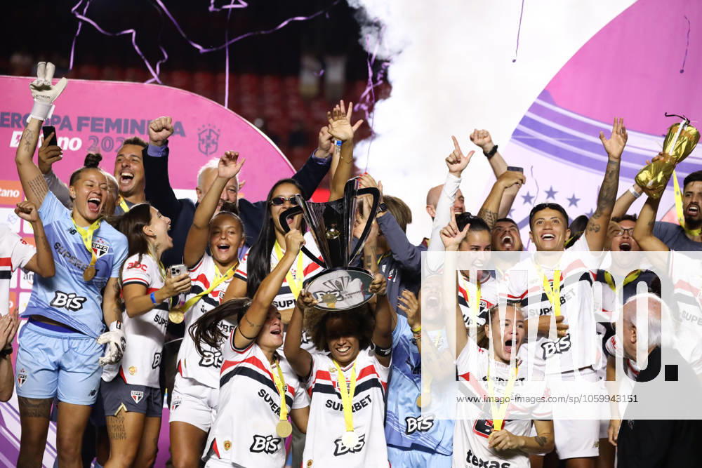Sao Paulo and Corinthians in the Women s Super Cup final Sao Paulo players celebrate winning the Women s Super Cup after defeating Corinthians on penalties at Morumbis Stadium, in the south of Sao Paulo, this Saturday, 03 15 2025 SoO PAULO SoO PAULO Brazil