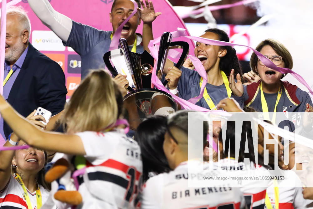 Sao Paulo and Corinthians in the Women s Super Cup final Sao Paulo players celebrate winning the Women s Super Cup after defeating Corinthians on penalties at Morumbis Stadium, in the south of Sao Paulo, this Saturday, 03 15 2025 SoO PAULO SoO PAULO Brazil