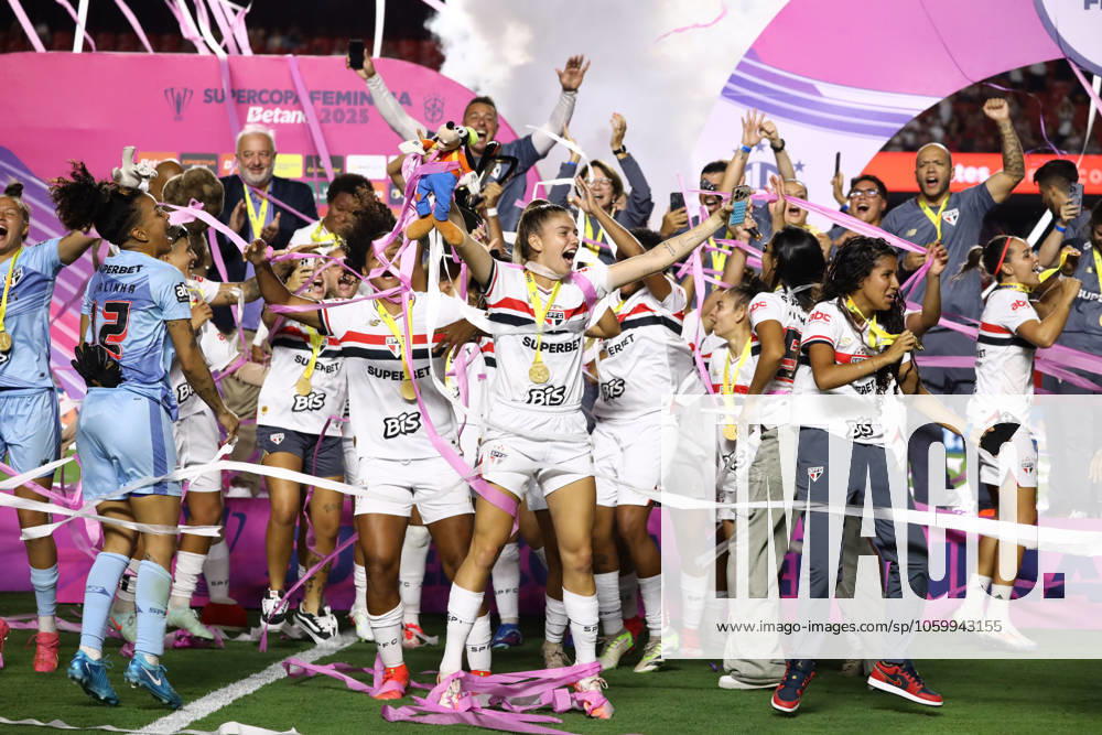 Sao Paulo and Corinthians in the Women s Super Cup final Sao Paulo players celebrate winning the Women s Super Cup after defeating Corinthians on penalties at Morumbis Stadium, in the south of Sao Paulo, this Saturday, 03 15 2025 SoO PAULO SoO PAULO Brazil