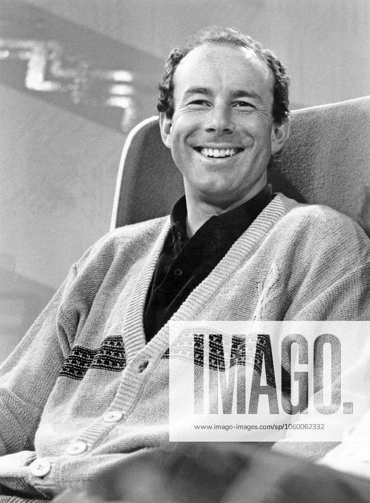 Ingemar Stenmark, geboren am 18. März 1956, ist ein ehemaliger schwedischer alpiner Skirennläufer im Weltcup. Er gilt als einer der bedeutendsten schwedischen Sportler aller Zeiten und als der größte Slalom und Riesenslalomspezialist aller Zeiten. 1987 Ingemar Stenmark born 18 March 1956 is a Swedish former World Cup alpine ski racer. He is regarded as one of the most prominent Swedish athletes ever, and as the greatest slalom and giant slalom specialist of all time. 1987
