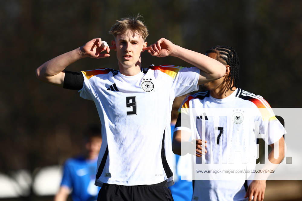 9 Max Moerstedt (Deutschland U19) bejubelt seinen Treffer zum 2:0. Fußball I Junioren I UEFA-U19-Europameisterschaft I Saison 2024-2025 I Qualifikationsturnier I Deutschland U19 - Slowenien U19 I 19.03.2025 I Drömlingstadion