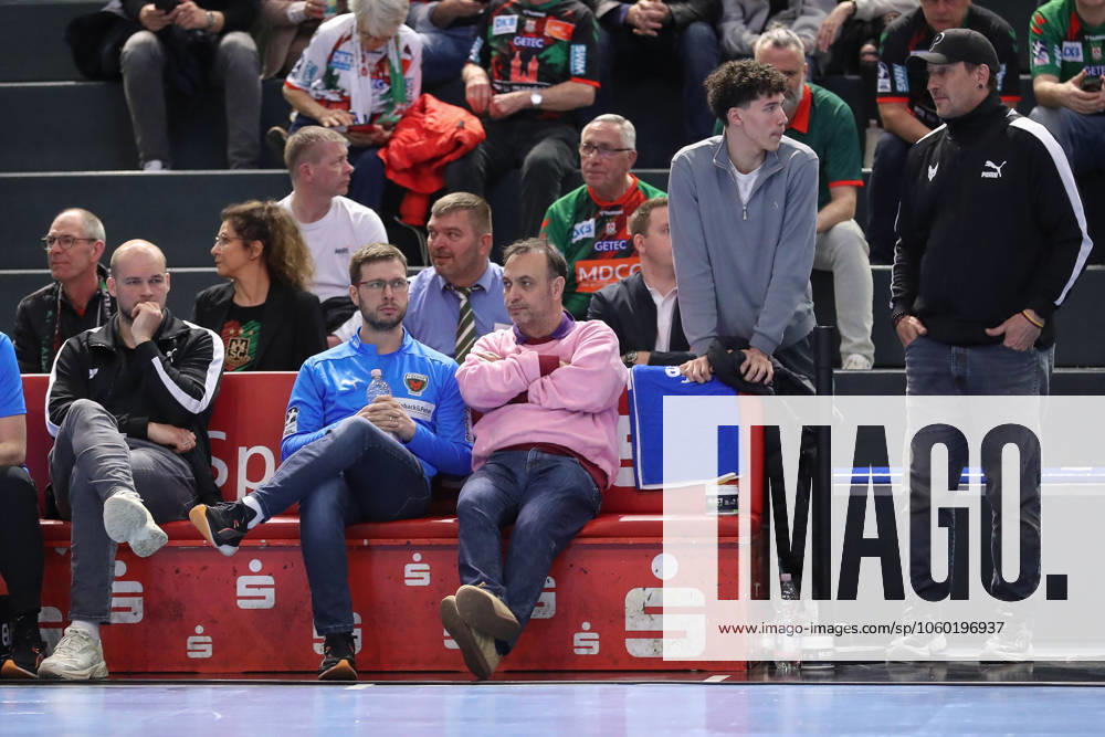 Handball, Daikin HBL, SC Magdeburg - Füchse Berlin v.l. Paul Drux (Berlin), Jaron Siewert (Berlin, Trainer), Bob Hanning (Berlin, Geschaeftsfuehrer), Elvis Ernesto Kretzschmar, Stefan Kretzschmar (Berlin, Vorstand Magdeburg