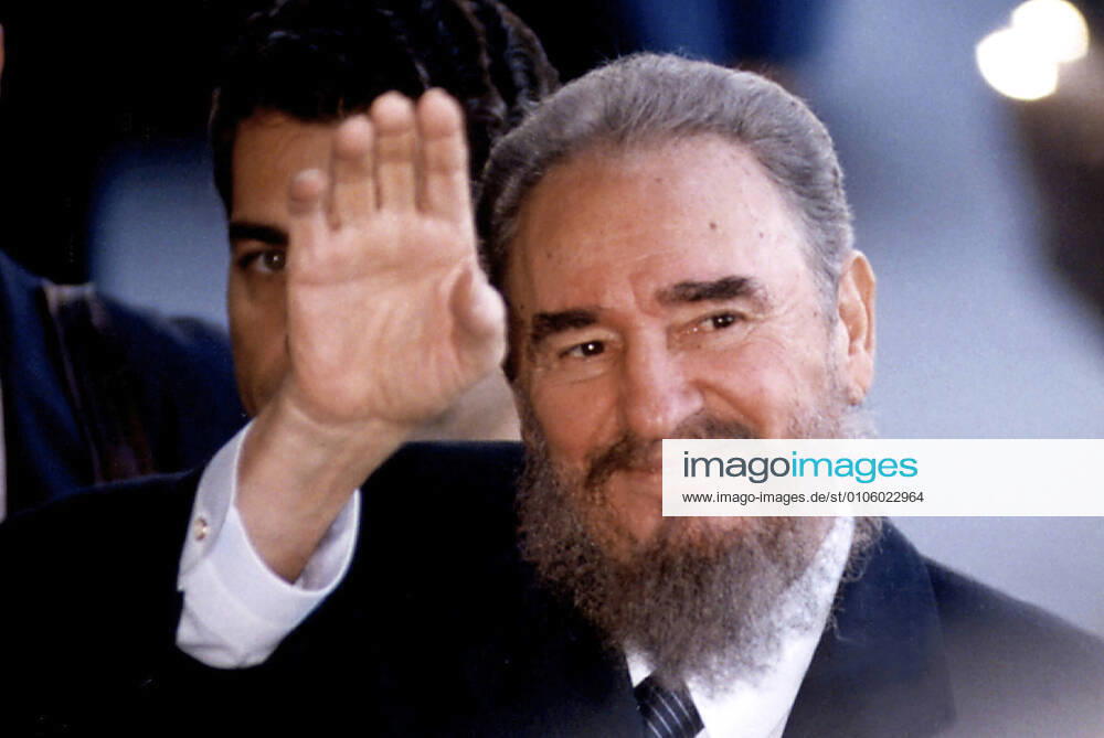 Fidel Castro visits Chile, Castro on arrival in Santiago greets his adherents Santiago Chile - ZUMAa202 20030618_zip_a202_001