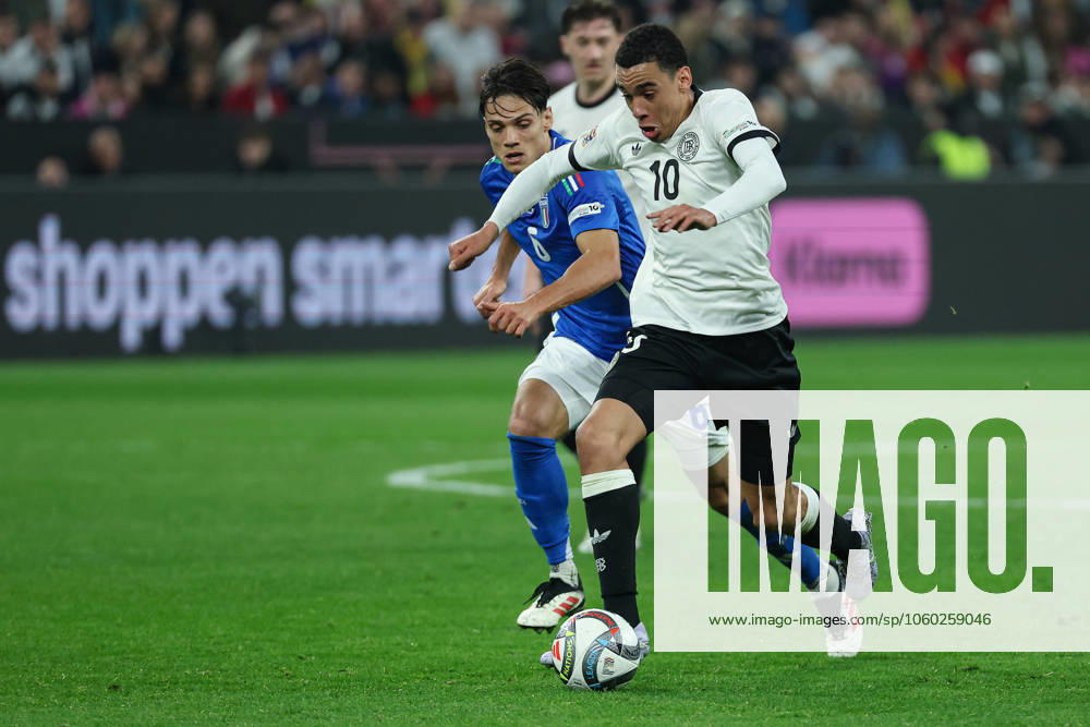UEFA Nations League - 24 25 - Deutschland - Italien am 23.03.2025 im Signal Iduna Park in Dortmund Jamal Musiala (Deutschland 10) gegen Samuele Ricci (Italien 6)