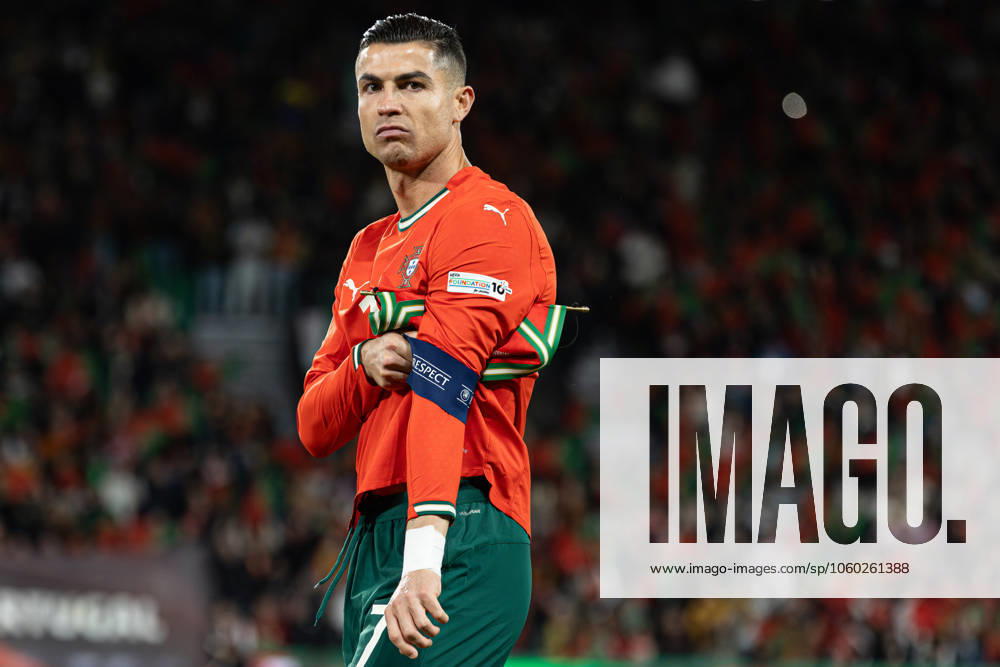Cristiano Ronaldo of Portugal seen putting on his captain s armband before the UEFA Nations League Quarterfinal Leg Two match between Portugal and Denmark at Estadio Jose Alvalade. Lisbon Portugal - ZUMAs197 20250323_aaa_s197_484