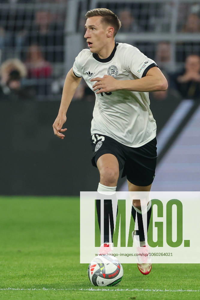 UEFA Nations League - 24 25 - Deutschland - Italien am 23.03.2025 im Signal Iduna Park in Dortmund Nico Schlotterbeck (Deutschland 15) am Ball