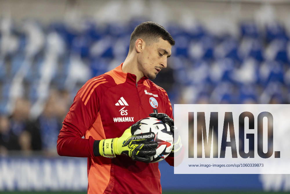 FOOTBALL : Racing Strasbourg vs Olympique de Lyon. - Ligue 1 Stade de la Meinau 28 03 2025 Echauffement des joueurs de Racing de Strasbourg