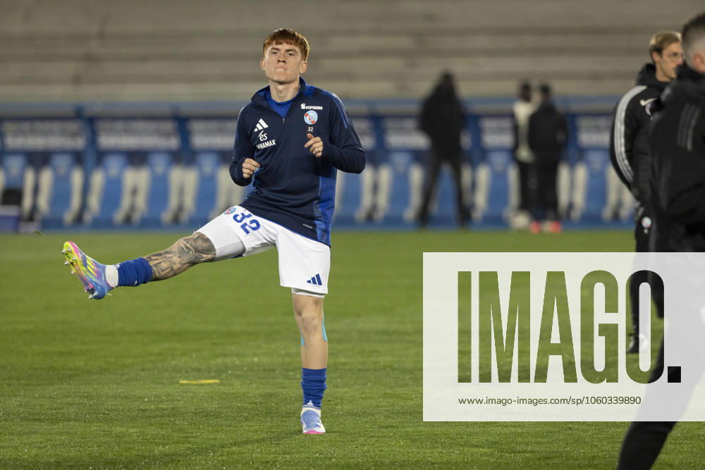 FOOTBALL : Racing Strasbourg vs Olympique de Lyon. - Ligue 1 Stade de la Meinau 28 03 2025 Echauffement des joueurs de Racing de Strasbourg