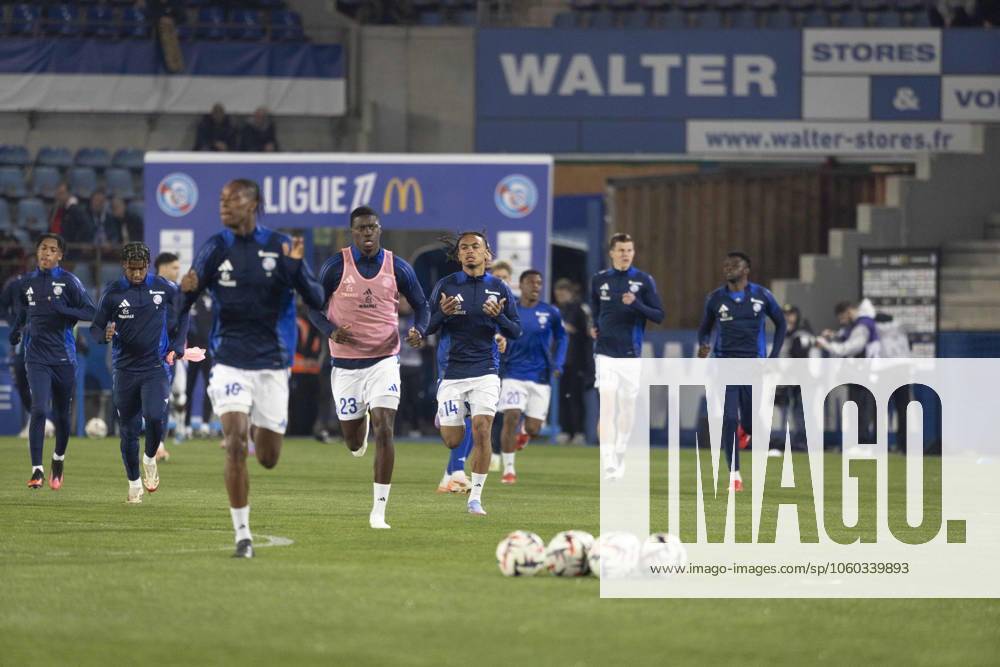 FOOTBALL : Racing Strasbourg vs Olympique de Lyon. - Ligue 1 Stade de la Meinau 28 03 2025 Echauffement des joueurs de Racing de Strasbourg