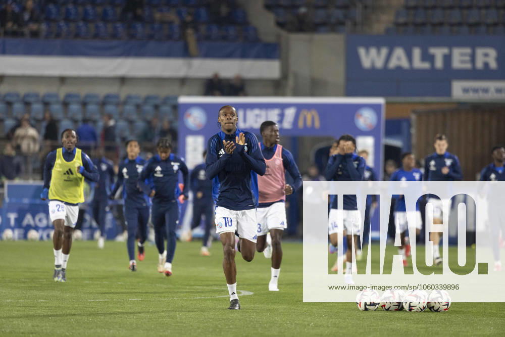 FOOTBALL : Racing Strasbourg vs Olympique de Lyon. - Ligue 1 Stade de la Meinau 28 03 2025 Echauffement des joueurs de Racing de Strasbourg