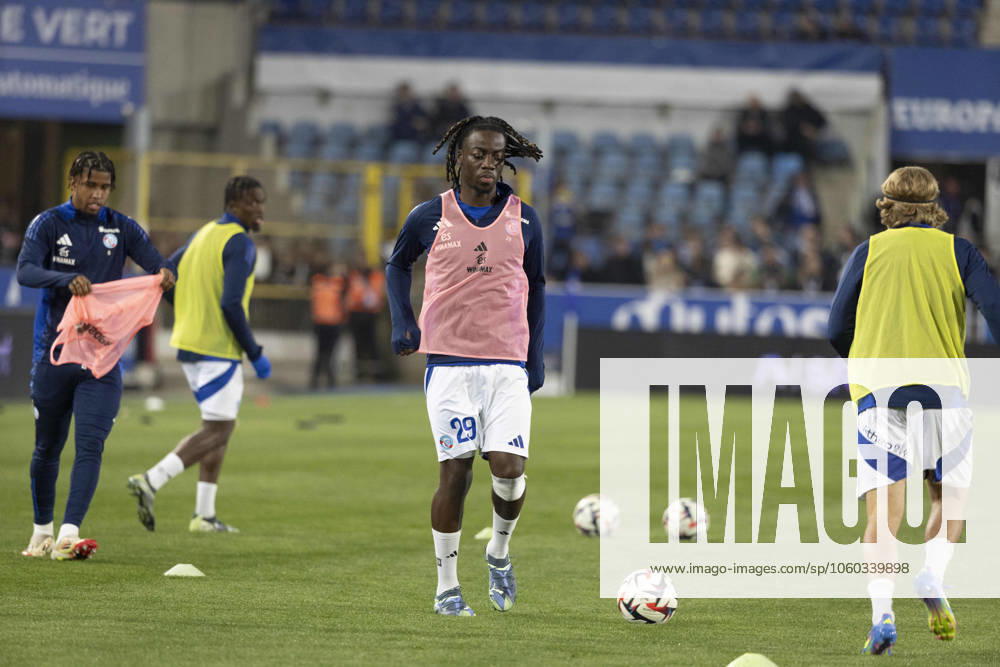 FOOTBALL : Racing Strasbourg vs Olympique de Lyon. - Ligue 1 Stade de la Meinau 28 03 2025 Echauffement des joueurs de Racing de Strasbourg