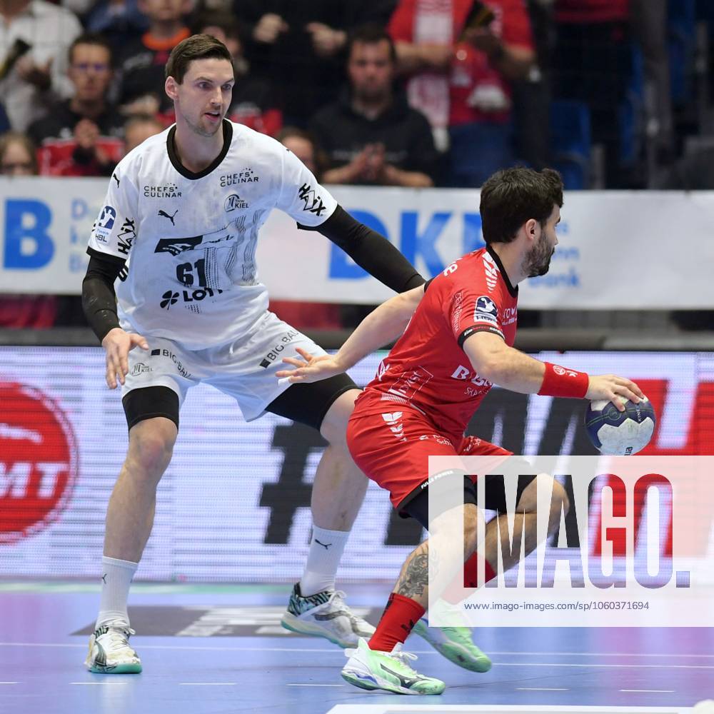 Erik Balenciaga (MT Melsungen 6) (am Ball), Hendrik Pekeler (THW Kiel 61) , GER, MT Melsungen - THW Kiel, Handball, 1. Bundesliga, 24. Spieltag, Saison 2024 2025, 29.03.2025, GER, MT Melsungen - THW Kiel, Handball, 1. Bundesliga, 24. Spieltag, Saison 2024 2025, 29.03.2025 Kassel