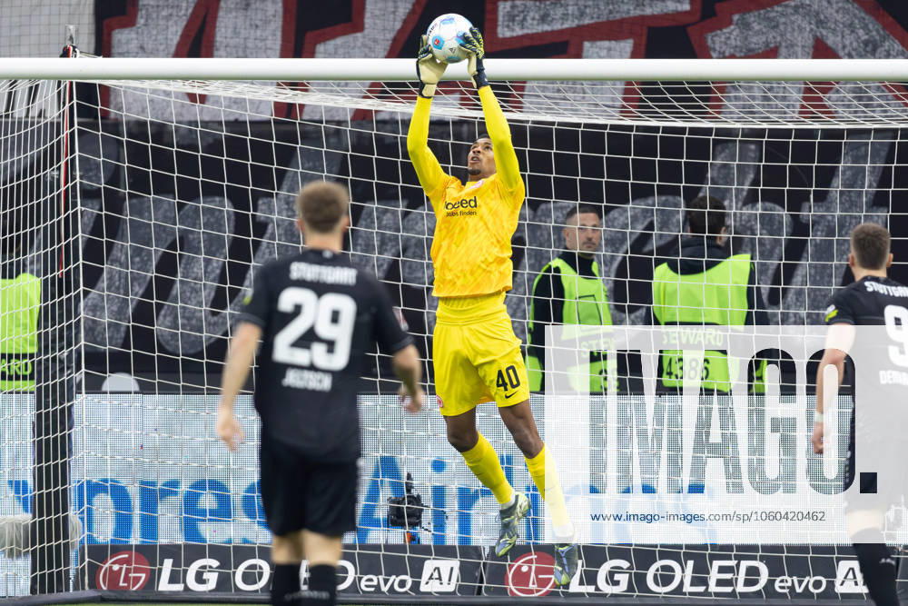 Eintracht Frankfurt - VfB Stuttgart, 1. FBL Torwart Kaua Morais Viera dos Santos, Kaua Santos (Eintracht Frankfurt, 40) hält einen scharf geschossenen Ball fest. Bundesligaspiel zwischen Eintracht Frankfurt und dem VfB Stuttgart am 29. März 2025 im Deutsche Bank Park in Frankfurt am Main., Frankfurt am Main Hessen Deutschland Deutsche Bank Park