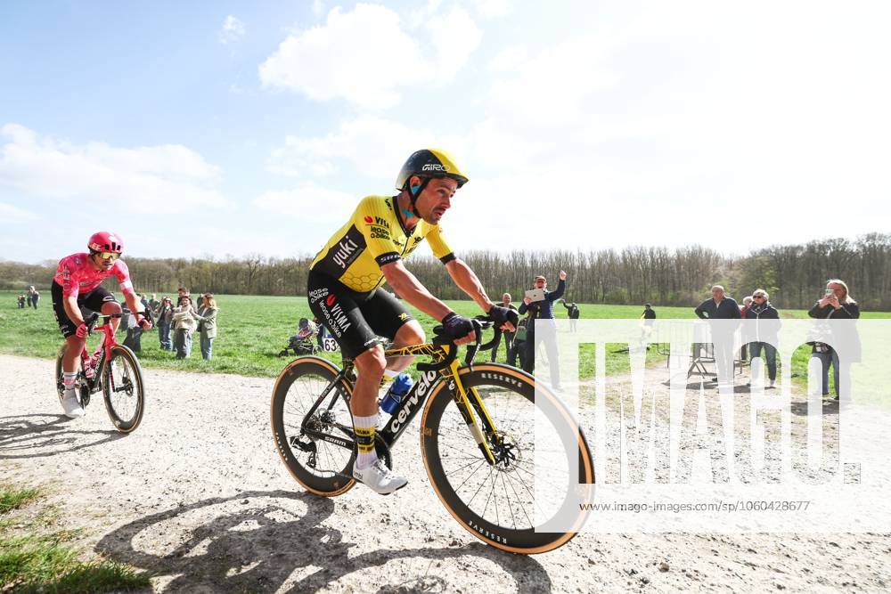 Belgian Victor Campenaerts of Team Visma-Lease a Bike pictured in action on the plugstreets during the men elite Gent-Wevelgem - In Flanders Fields one day cycling race, 250.3 km from Ieper to Wevelgem, Sunday 30 March 2025. DAVIDxPINTENS x117213453x
