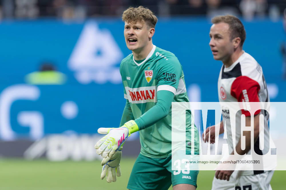 Eintracht Frankfurt - VfB Stuttgart, 1. FBL Torwart Alexander Nübel Nuebel Nubel (Stuttgart, 33) vor Mario Götze (Eintracht Frankfurt, 27). Bundesligaspiel zwischen Eintracht Frankfurt und dem VfB Stuttgart am 29. März 2025 im Deutsche Bank Park in Frankfurt am Main., Frankfurt am Main Hessen Deutschland Deutsche Bank Park
