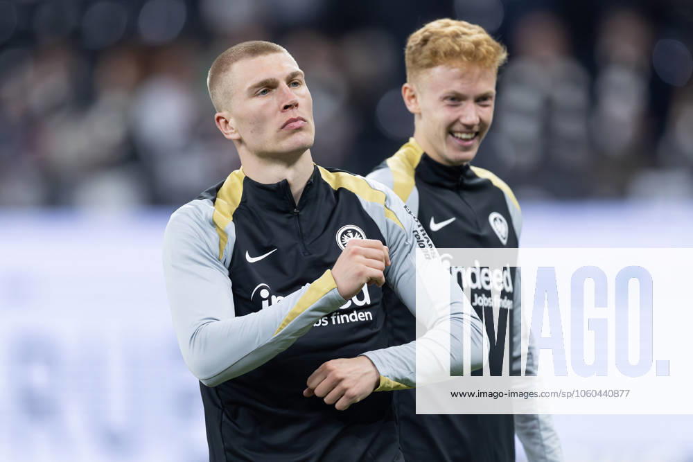 Eintracht Frankfurt - VfB Stuttgart, 1. FBL Rasmus Kristensen (Eintracht Frankfurt, 13), dahinter Hugo Larsson (Eintracht Frankfurt, 16). Bundesligaspiel zwischen Eintracht Frankfurt und dem VfB Stuttgart am 29. März 2025 im Deutsche Bank Park in Frankfurt am Main., Frankfurt am Main Hessen Deutschland Deutsche Bank Park