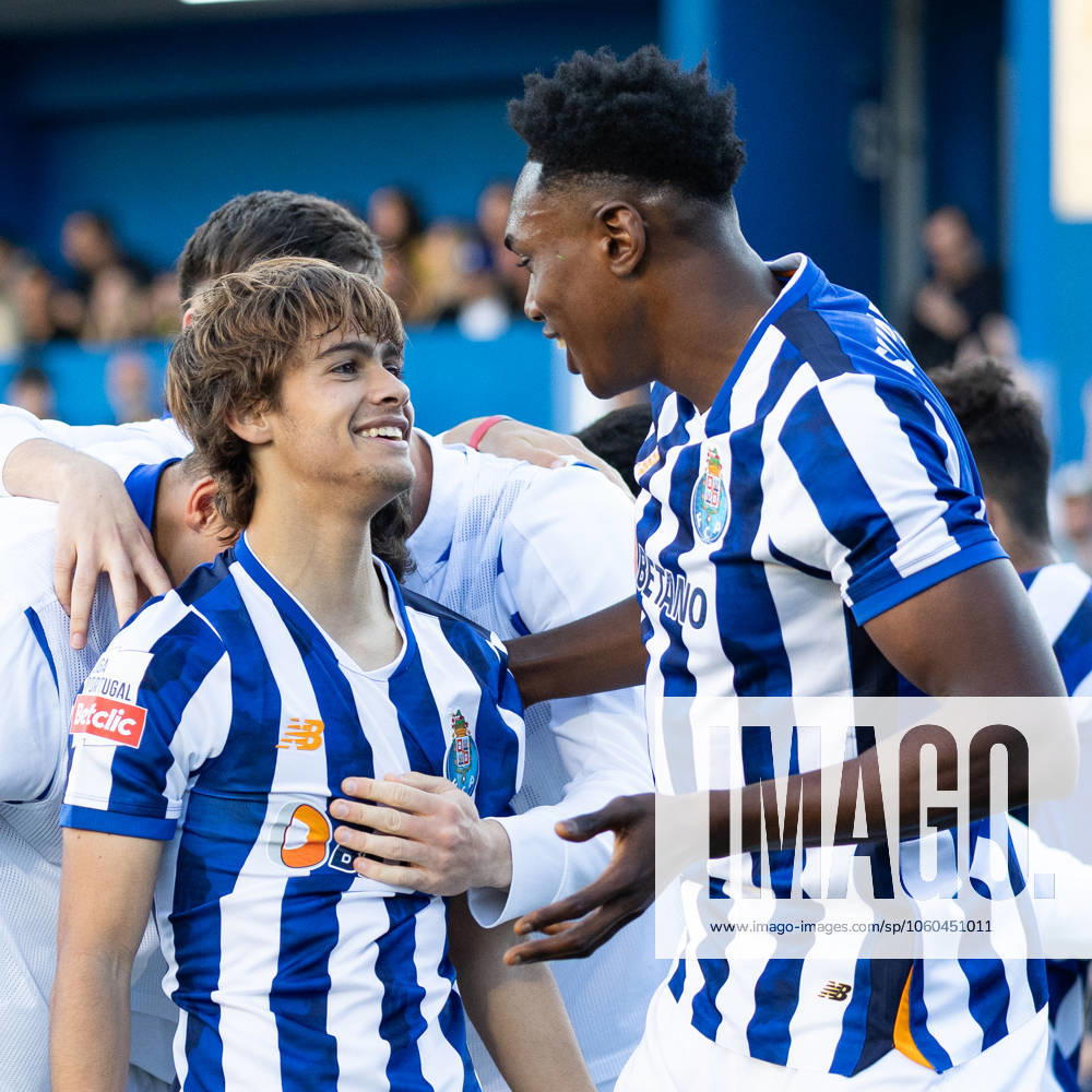 Rodrigo Mora and Samu Omorodion of FC Porto celebrate the goal during the Liga Portugal match between Estoril Praia and FC Porto at Estadio Antonio Coimbra da Mota, in Estoril, Portugal. (Diogo Sautchuk)