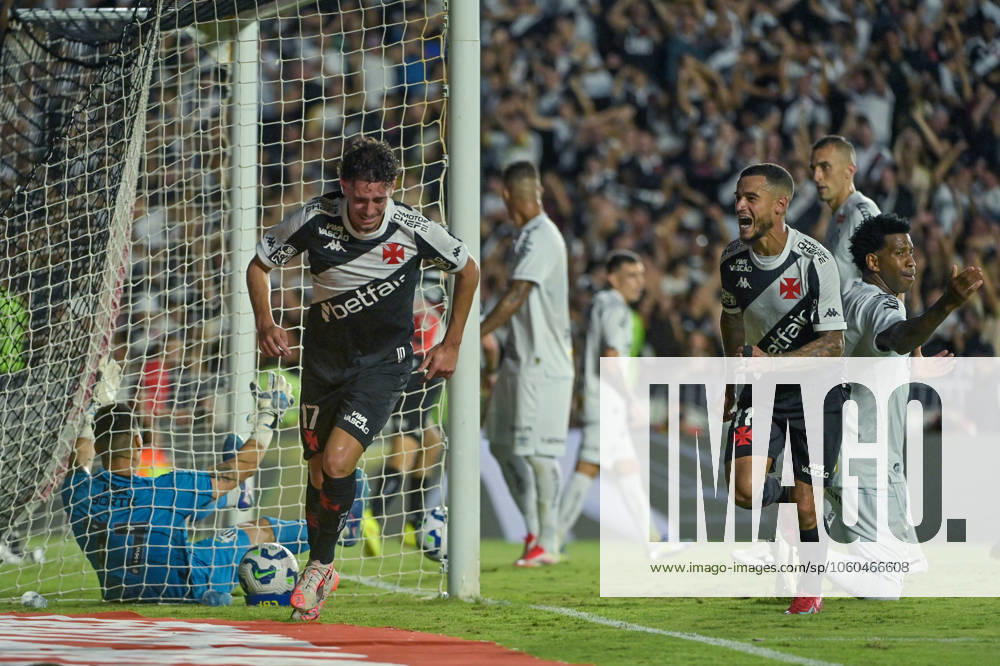 San Januario Stadium Nuno Moreira of Vasco da Gama, celebrates his goal with Philippe Coutinho during the match between Vasco da Gama and Santos, for the 1st round of the 2025 Brazilian Championship, at the San Januario Stadium, this Sunday, 30. 30761 (Marcello Dias SPP)