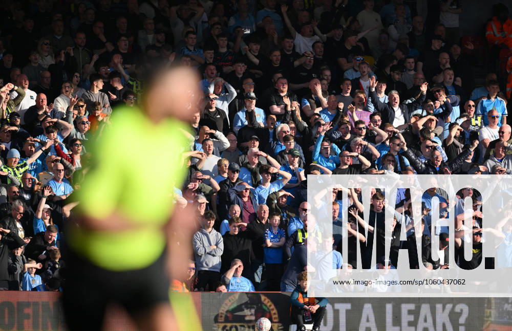 Football - 2024 2025 Emirates FA Cup - Round Six - AFC Bournemouth vs Manchester City - Vitality Stadium - Sunday 30th March 2025. Manchester City fans shielding from the sun. COLORSPORT Ashley Western
