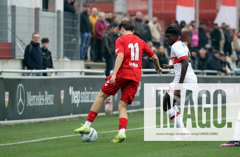 U17, U 17 VfB Stuttgart - U17 1. FC Köln Deutschland, Stuttgart, 29.03.2025, Fussball, U17-DFB-Nachwuchsliga, U17 VfB Stuttgart - U17 1. FC Köln (0:1): v.l. Johannes Fritz (1. FC Köln), Neo Jeggle (VfB Stuttgart).