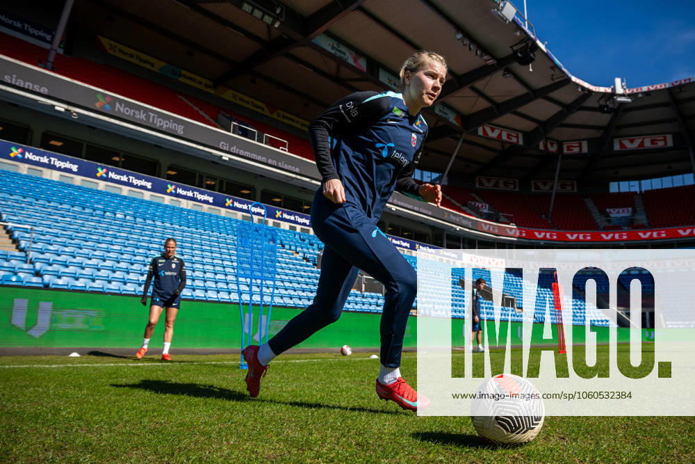 Ada Hegerberg of the Norwegian women s national football team during a training session on April 2, 2025 in Oslo. Photo: Vegard Grott BILDBYRAN kod VG VG0738 bbeng fotboll football soccer fotball norge norway women dam nations league träning practice training trening