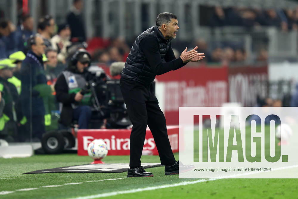 Ac Milan - Fc Internazionale Sergio Conceicao, head coach of Ac Milan gestures during the Coppa Italia semi-final first leg match beetween Ac Milan and Fc Internazionale at Stadio Giuseppe Meazza on April 2, 2025 in Milano, Italy . Milano Stadio Giuseppe Meazza Italy
