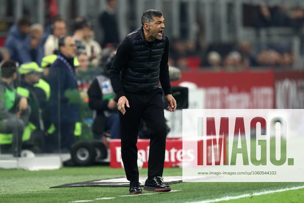 Ac Milan - Fc Internazionale Sergio Conceicao, head coach of Ac Milan gestures during the Coppa Italia semi-final first leg match beetween Ac Milan and Fc Internazionale at Stadio Giuseppe Meazza on April 2, 2025 in Milano, Italy . Milano Stadio Giuseppe Meazza Italy