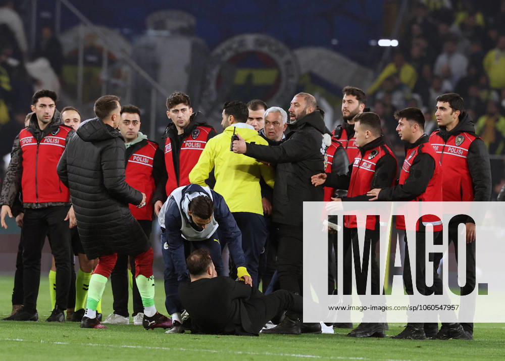 Mourinho grabs Galatasaray manager s nose after Fenerbahce defeat in Istanbul Fenerbahce v Galatasaray during the Turkish Cup, Quarter Final at Sukru Saracoglu, in Istanbul, Turkey, on April 2, 2025 . Fenerbahce coach Jose Mourinho reacts as Fenerbahce and Galatasaray players clash. A mass scuffle had broken out between both sets of players, with the referee sending three players off, two from Galatasaray, and after the final whistle Mourinho appeared to pinch Okan Buruk s nose who then fell dramatically to the ground. Photo by Murat Akbas DIA Images ABACAPRESS.COM Istanbul Turkey