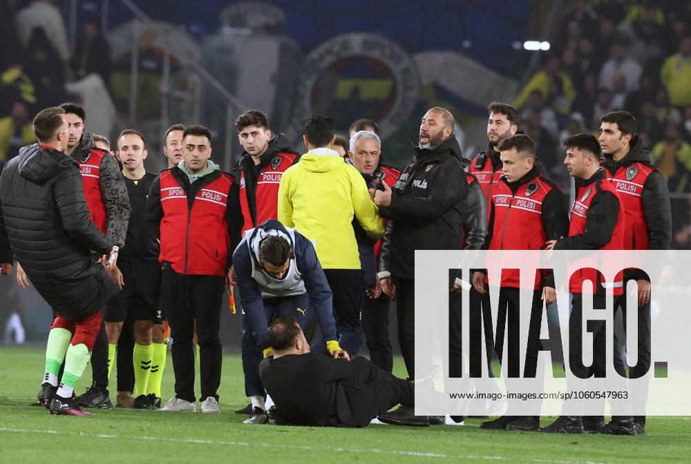 Mourinho grabs Galatasaray manager s nose after Fenerbahce defeat in Istanbul Fenerbahce v Galatasaray during the Turkish Cup, Quarter Final at Sukru Saracoglu, in Istanbul, Turkey, on April 2, 2025 . Fenerbahce coach Jose Mourinho reacts as Fenerbahce and Galatasaray players clash. A mass scuffle had broken out between both sets of players, with the referee sending three players off, two from Galatasaray, and after the final whistle Mourinho appeared to pinch Okan Buruk s nose who then fell dramatically to the ground. Photo by Murat Akbas DIA Images ABACAPRESS.COM Istanbul Turkey