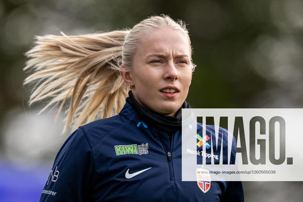 Thea Bjelde of the Norwegian women s national football team during a training session on April 3, 2025 in Reykjavik. Photo: Vegard Grott BILDBYRAN kod VG VG0740 bbeng fotboll football soccer fotball norge norway women dam nations league träning practice training trening