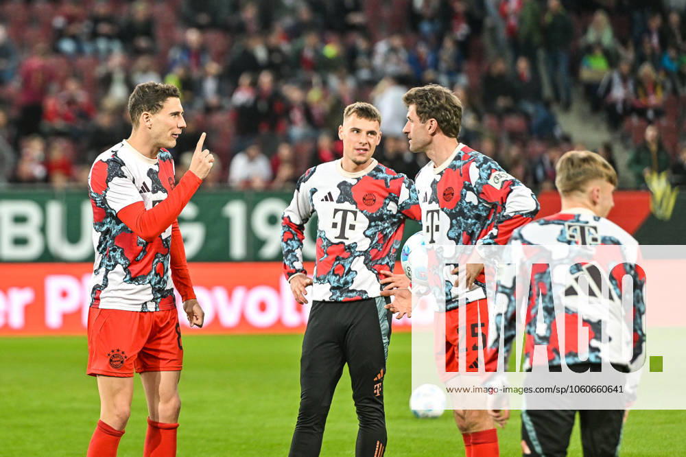 GER, 1. FBL, FC Augsburg vs FC Bayern München 04.04.2025, WWK-Arena, Augsburg, GER, 1. FBL, FC Augsburg vs FC Bayern München, im Bild Leon Goretzka (Bayern Muenchen, 8), Thomas Müller Mueller (Bayern Muenchen, 25)