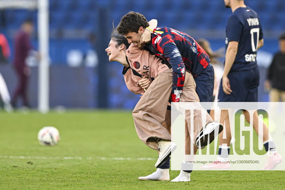 Ligue 1 McDonalds - Paris Saint-Germain v Angers SCO Joao Pedro Goncalves Neves and his girlfriend Madalena Aragao during the Ligue 1 football match Paris Saint-Germain PSG VS Angers SCO on April 5, 2025 at Parc des Princes stadium in Paris, France. Photo by Victor Joly ABACAPRESS.COM Paris France