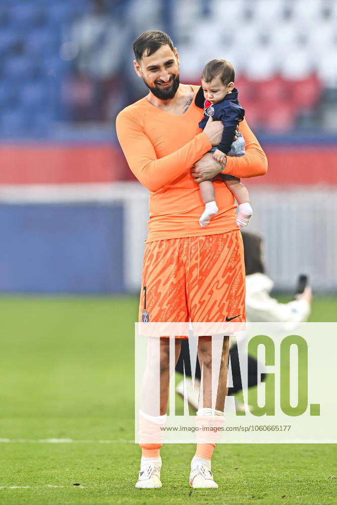 Ligue 1 McDonalds - Paris Saint-Germain v Angers SCO Gianluigi Donnarumma and his son Leo during the Ligue 1 football match Paris Saint-Germain PSG VS Angers SCO on April 5, 2025 at Parc des Princes stadium in Paris, France. Photo by Victor Joly ABACAPRESS.COM Paris France