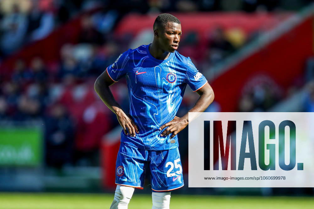 Premier League Brentford v Chelsea Moises Caicedo of Chelsea looks on during the Premier League match Brentford vs Chelsea at The Gtech Community Stadium, London, United Kingdom, 6th April 2025 (Photo by Izzy Poles News Images) London The Gtech Community Stadium Greater London United Kingdom