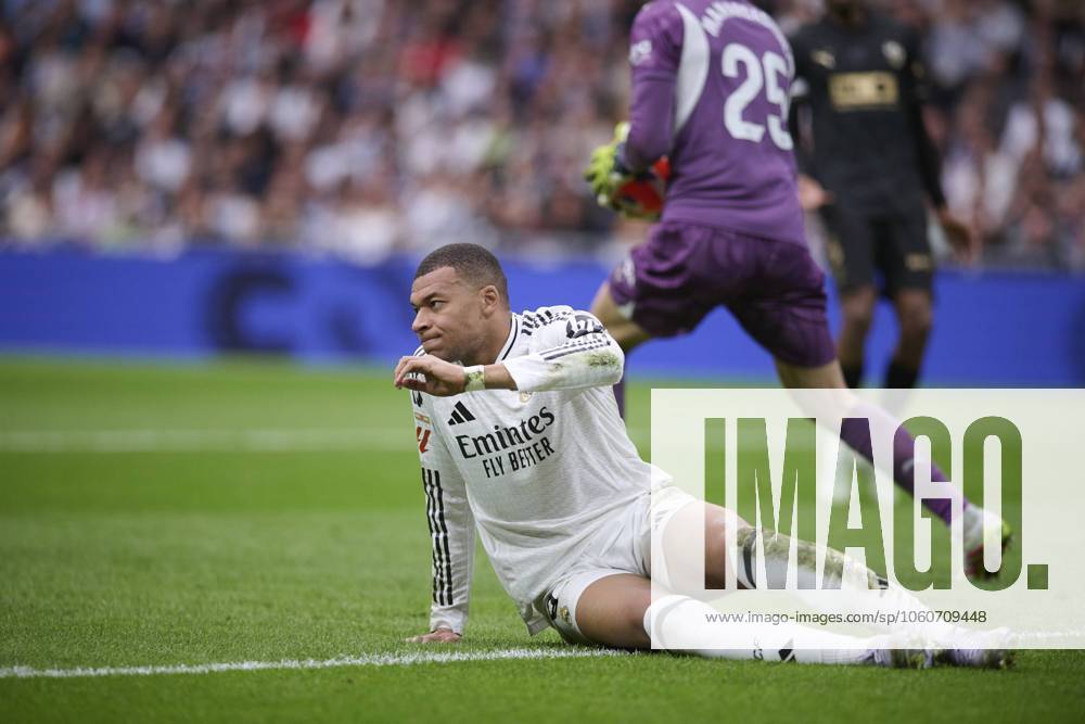 Spanish La Liga EA Sports soccer match Real Madrid vs Valencia at Santiago Bernabeu stadium in Madrid, Spain 05 April 2025. Kylian Mbappe 900 Cordon Press 900 CordonxPress LOF - Real Madrid vs Valencia