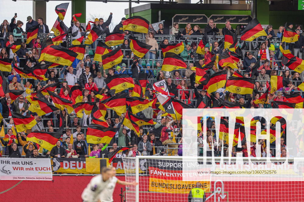 GER, Wolfsburg, Deutschland vs Schottland, Länderspiel, Fussball, DFB, Spielzeit 2024 2025, Volkswagen Arena, Nations League, 4. Spieltag im Bild: Fans Deutschland in Wolfsburg DFB DFL REGULATIONS PROHIBIT ANY USE OF PHOTOGRAPHS AS IMAGE SEQUENCES AND OR QUASI-VIDEO, 08.04.2025,