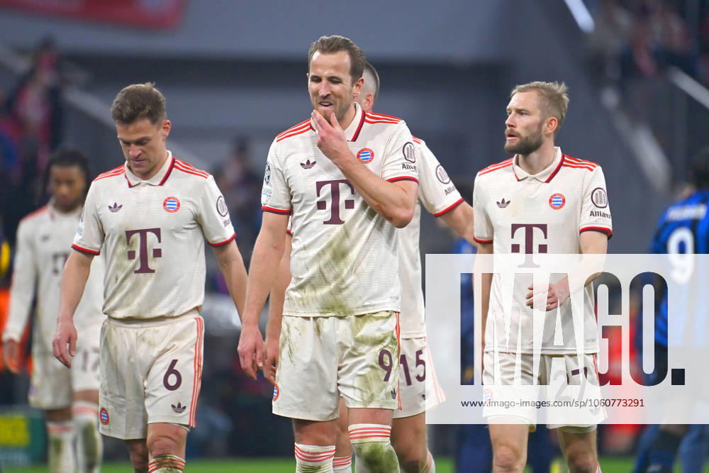 V.re:Konrad LAIMER (Bayern Muenchen), Harry KANE (Bayern Muenchen),Joshua KIMMICH (Bayern Muenchen) nach Spielende, Enttaeuschung,Frust,enttaeuscht, frustriert,niedergeschlagen, Fussball Champions League Viertelfinale FC Bayern Muenchen - Inter Mailand 1-2 am 08.04.2025 , A L L I A N Z A R E N A.