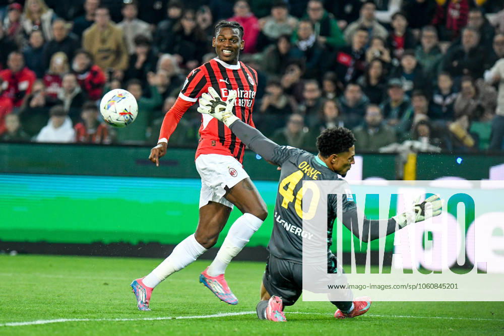 Milan s Rafael Leao overtakes Udinese s Maduka Okoye during Udinese Calcio vs AC Milan, Italian soccer Serie A match in Udine, Italy, April 11 2025