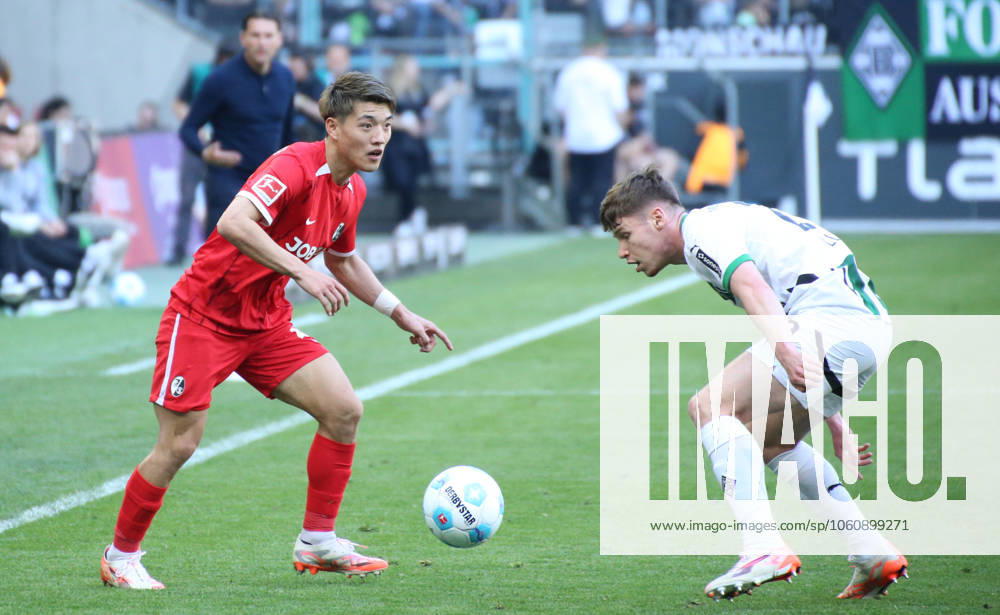 Fussball 1.Bundesliga, Borussia Moenchengladbach - SC Freiburg v.l. Ritsu Doan (SC Freiburg), Fabio Chiardoia (Borussia Mönchengladbach) Moenchengladbach