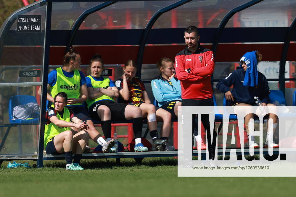 MECZ EKSTRALIGI KOBIET W PILCE NOZNEJ -- WOMENS EKSTRALIGA MATCH POGON SZCZECIN - RESOVIA RZESZOW NZ PIOTR LECZYNSKI (TRENER POGONI) FOT. KRZYSZTOF CICHOMSKI NEWSPIX.PL --- newspix.pl