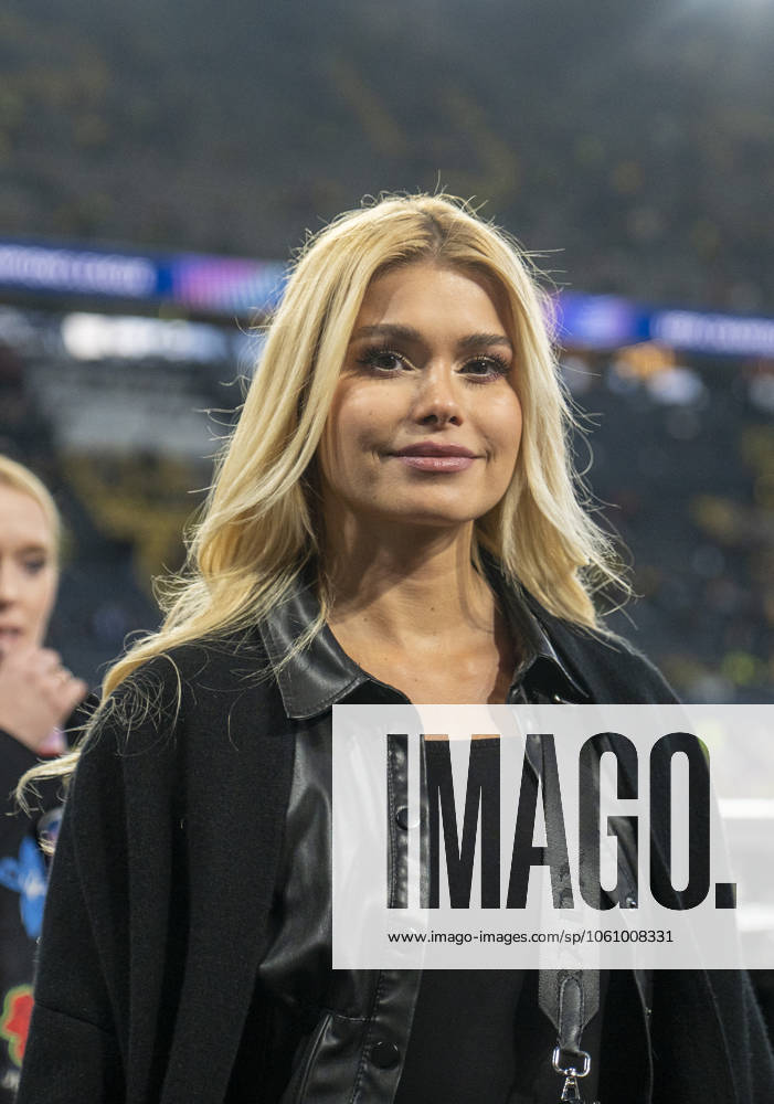 Pamela Reif ( Fitnessinfluencerin ) Borussia Dortmund vs. FC Barcelona, Barca Fussball, UEFA Champions League Viertelfinale Rückspiel, Saison 2024 2025, 15.04.2025 DFL regulations prohibit any use of photographs as image sequences and or quasi-video.