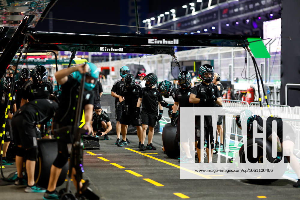F1 - SAUDI ARABIAN GRAND PRIX 2025 Mercedes AMG F1 Team, pitstop practice during the Formula 1 STC Saudi Arabian Grand Prix 2025, 5th round of the 2025 FIA Formula One World Championship, WM, Weltmeisterschaft from April 18 to 20, 2025 on the Jeddah Corniche Circuit, in Jeddah, Saudi Arabia - JeddahSaudi Arabia