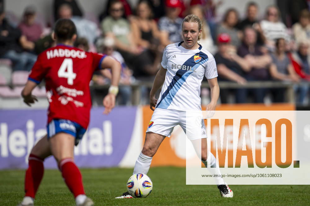 Djurgardens Alexandra Jonasson under fotbollsmatchen i Damallsvenskan mellan Vittsjö och Djurgarden den 18 april 2025 i Vittsjö.