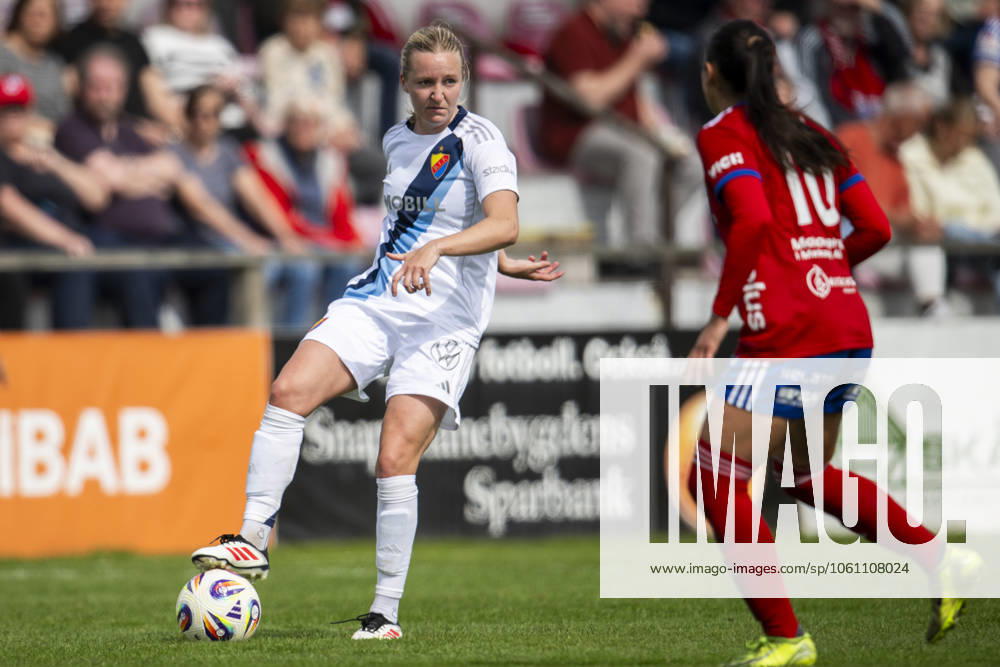 Djurgardens Alexandra Jonasson under fotbollsmatchen i Damallsvenskan mellan Vittsjö och Djurgarden den 18 april 2025 i Vittsjö.