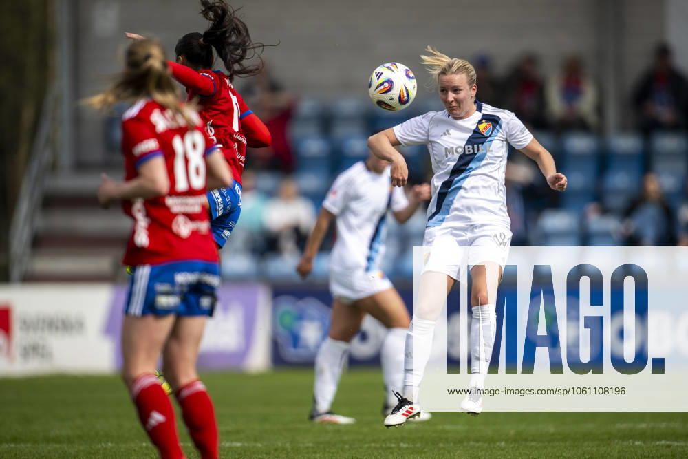 Djurgardens Alexandra Jonasson under fotbollsmatchen i Damallsvenskan mellan Vittsjö och Djurgarden den 18 april 2025 i Vittsjö.