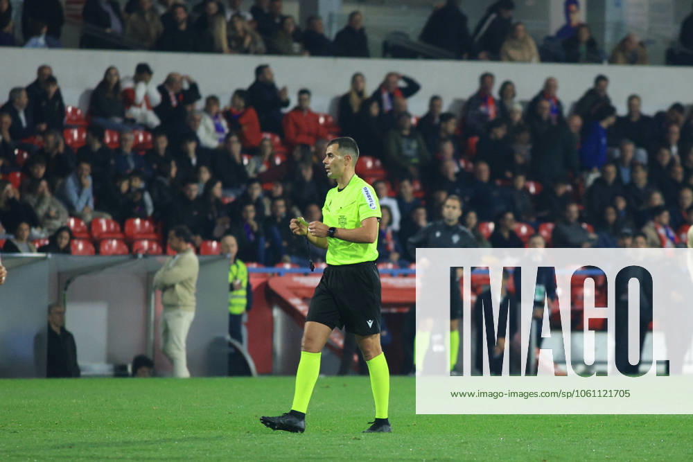 Gil Vicente F.C vs Vitoria S.C - Liga Portugal Ricardo Baixinho principal referee during the match between Gil Vicente F.C vs Vitoria S.C - Liga Portugal, Estadio Cidade de Barcelos, Barcelos , Portugal (Photo by Tiago Cruz Avant Sports) Barcelos Estadio Cidade de Barcelos Portugal